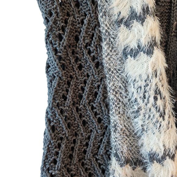 Max Studio Kids Long Cardigan Vest Gray and Cream Crochet Faux Fur Large 14 - Picture 4 of 9
